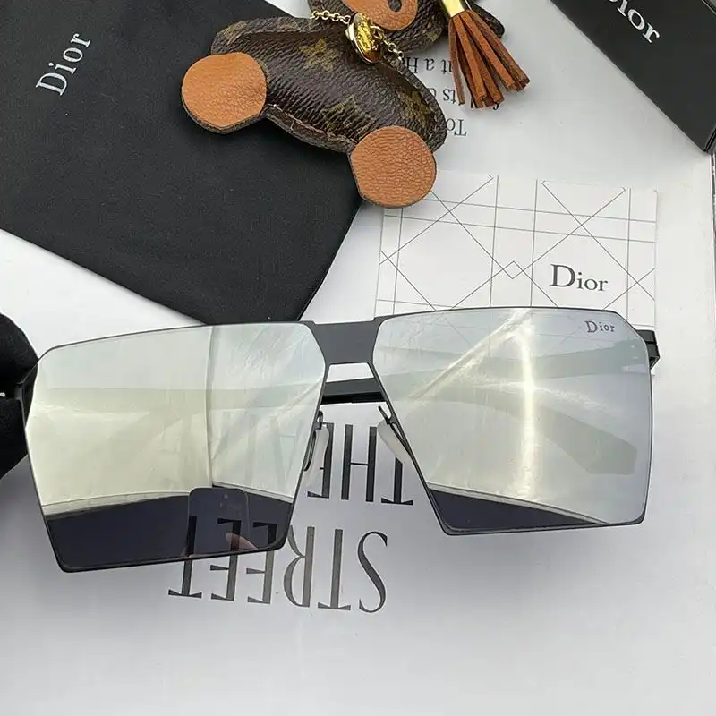 Dior Outlet Dior D5543 Oversized Square Sunglasses In Black 0131