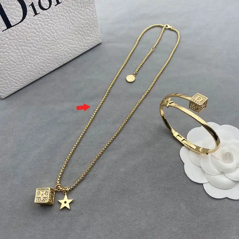 Dior Factory Outlet Diorevolution Necklace Gold-Finish Metal with White Crystals Gold 0202