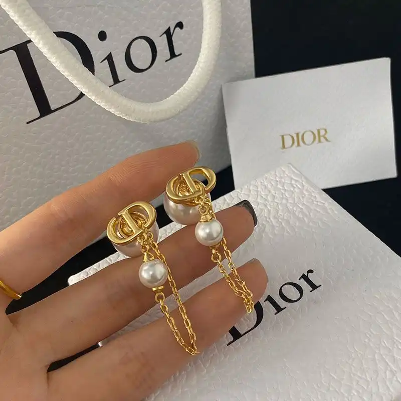 Dior Outlet Dior Tribales Earrings Chain Metal And White Resin Pearls Gold 0202