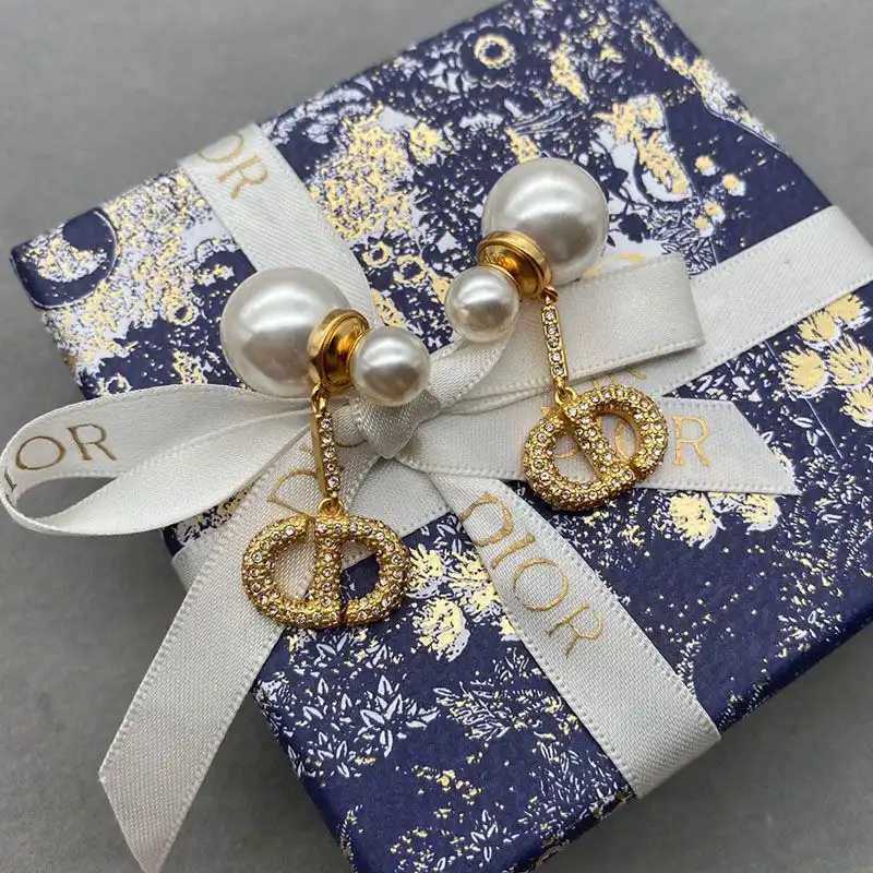 Dior Factory Outlet Dior Tribales Earrings, White Resin Pearls and Silver Crystals Gold 0204