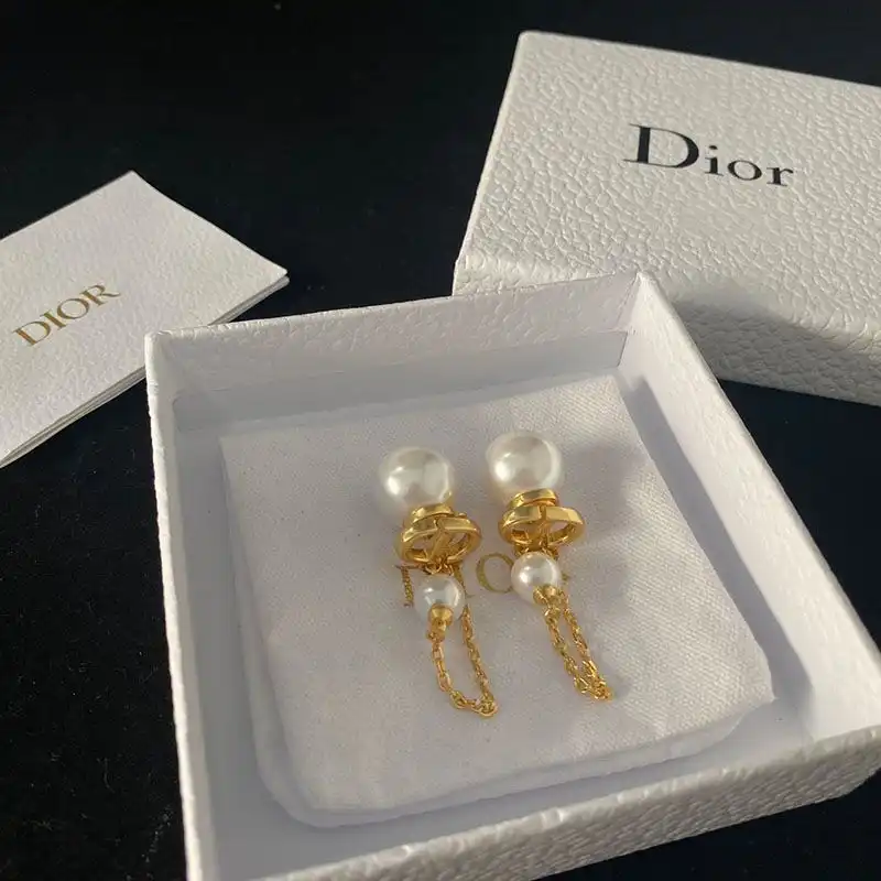 Dior Outlet Dior Tribales Earrings Chain Metal And White Resin Pearls Gold 0202