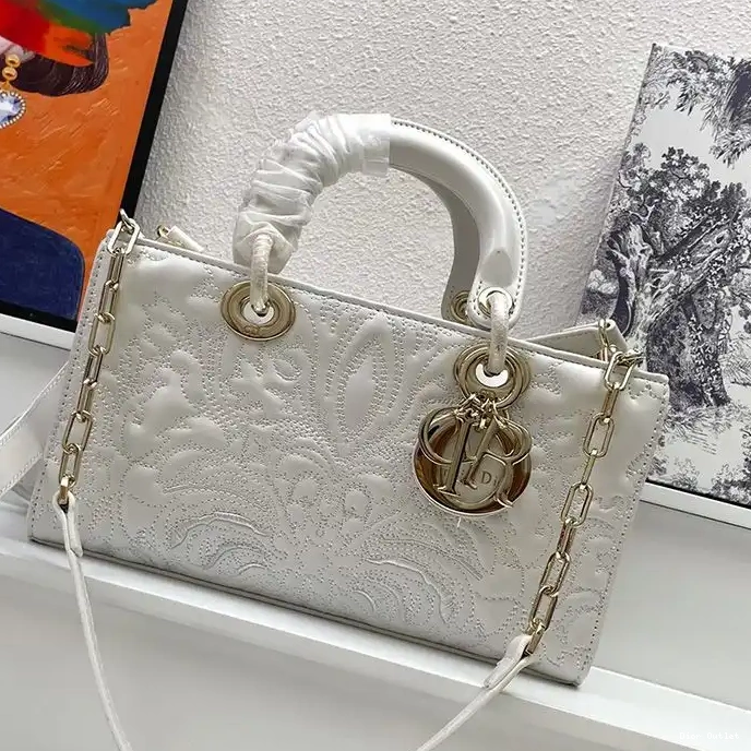 Dior Outlet Motif D-Joy White Lady Quilted-Effect Bag Ornamental Medium Lambskin 0220