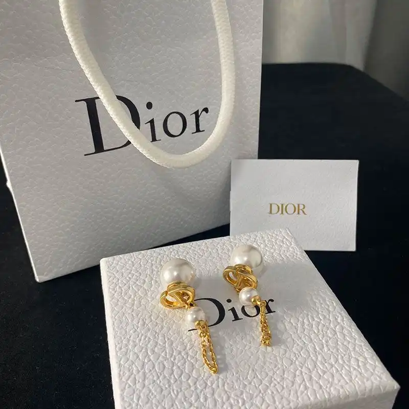 Dior Outlet Dior Tribales Earrings Chain Metal And White Resin Pearls Gold 0202